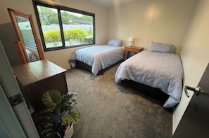 Iron/ironing board, free WiFi, bed sheets