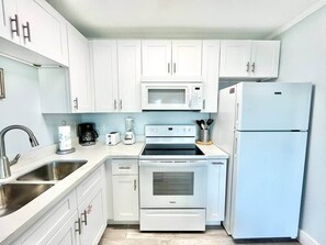 茶具/咖啡用具、冰箱、微波炉、烤箱