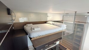 1 chambre, fer et planche à repasser, accès Internet, draps fournis