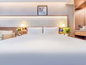 Escritorio, espacio para trabajar con un portátil, wifi gratis