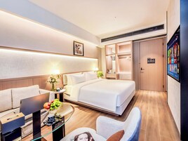 โต๊ะทำงาน, พื้นที่ทำงานแบบใช้แล็ปท็อป, Wi-Fi ฟรี