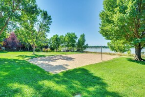 Sports court - Pet-Friendly Longmont Home w/ McIntosh Lake Access (Longmont)