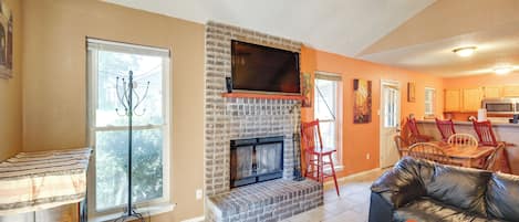 TV, fireplace, stereo