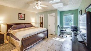 A bedroom with a bed, a desk, a chair, a ceiling fan, and a window. - 4 Blocks to AT&T Stadium: 'Entertainment Central!' (Arlington)