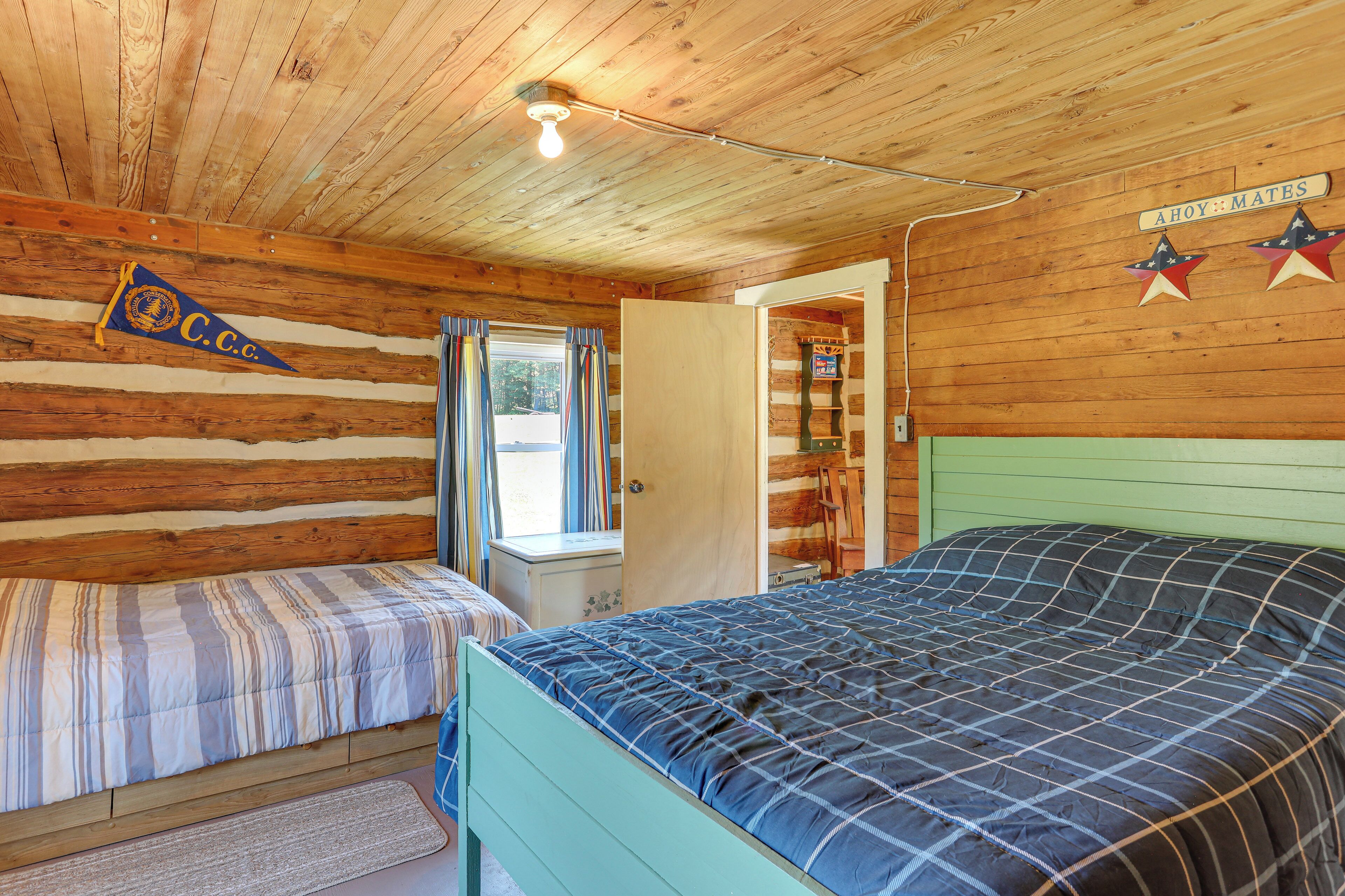 3 bedrooms, bed sheets