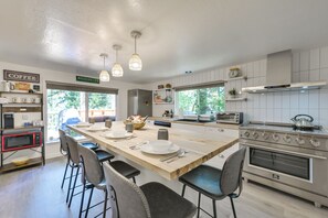 Réfrigérateur, micro-ondes, plaque de cuisson, lave-vaisselle