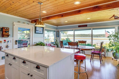 Across Water From Belfair SP: Hood Canal Cottage!