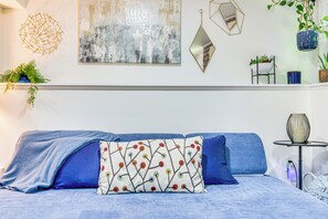 1 bedroom, desk, iron/ironing board, Internet - 6 Mi to CPKC Stadium: Convenient Kansas City Apt (Kansas City)