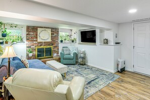 TV, fireplace, books - 6 Mi to CPKC Stadium: Convenient Kansas City Apt (Kansas City)