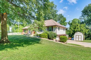 Exterior - 6 Mi to CPKC Stadium: Convenient Kansas City Apt (Kansas City)