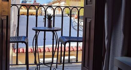 Cozy Room in the heart of the Old Venetian Harbor!