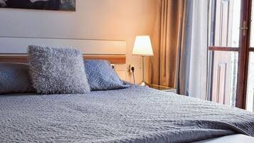 1 bedroom, iron/ironing board, internet, bed sheets