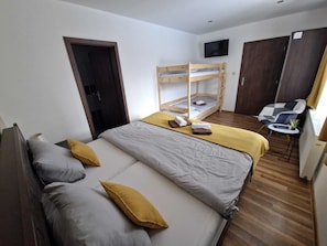 4 chambres, fer et planche à repasser, Wi-Fi
