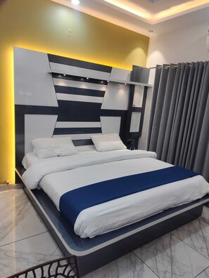 Habitación doble Deluxe, vista al río | Escritorio, espacio para trabajar con laptop y wifi gratis