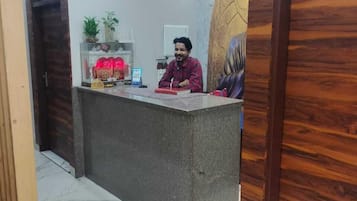 Quầy tiếp tân