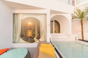 Chambre Double « Premier », vue mer | Salle de bain | Baignoire et douche séparées, douche à « effet pluie »