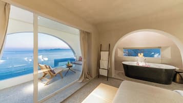 Premium bedding, minibar, individually decorated, individually furnished