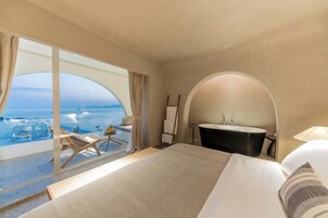 Habitación clásica doble, vistas al mar | Ropa de cama de alta calidad, minibar, decoración individual