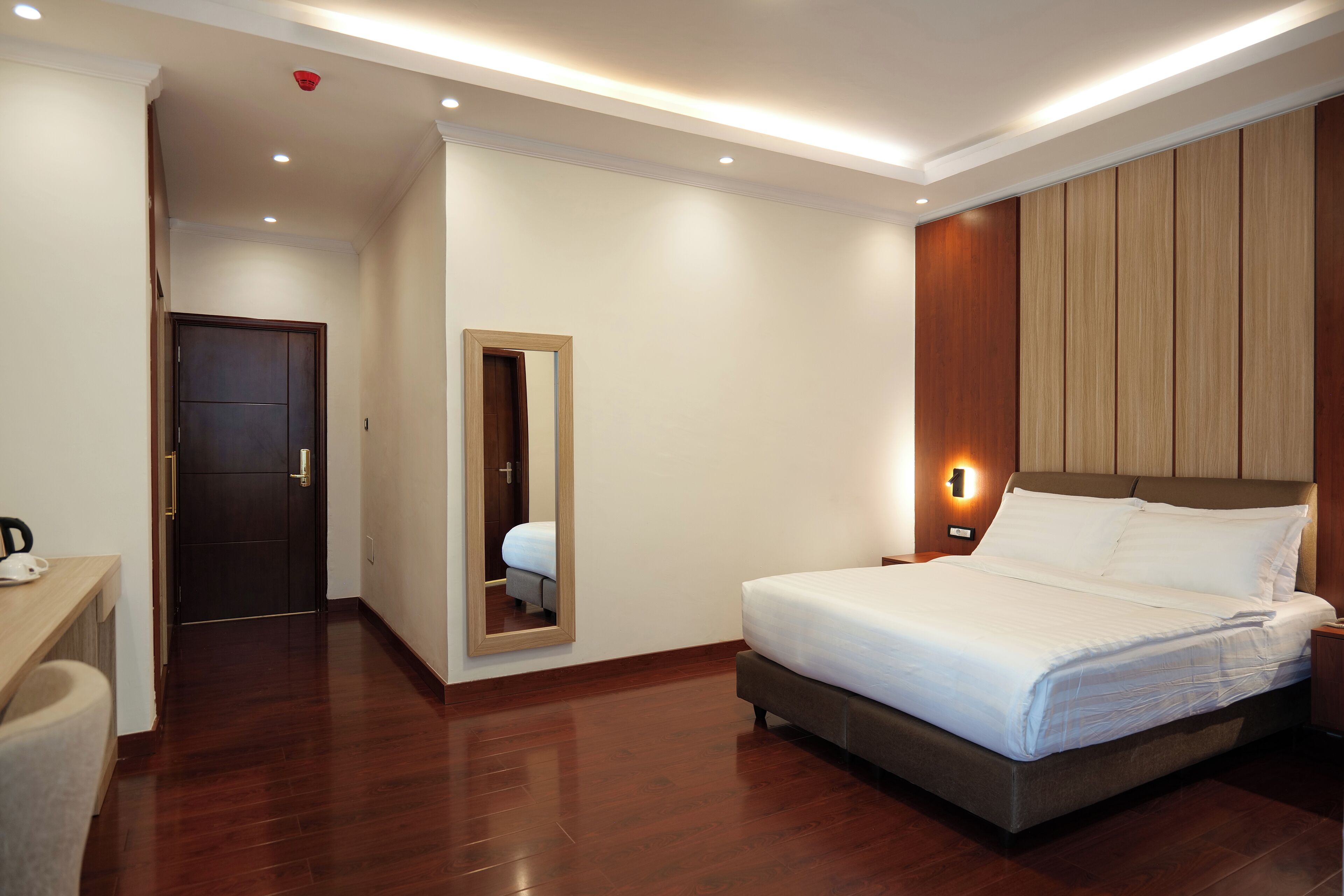 Deluxe Single Room, City View | Minibar, in-room safe, desk, laptop workspace