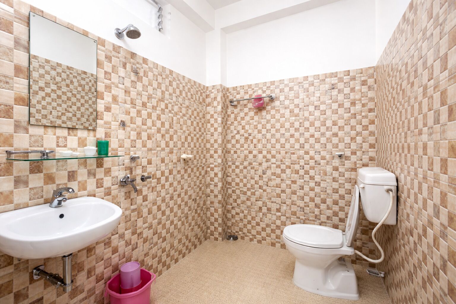 Deluxe Quadruple Room | Bathroom