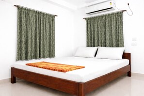 Habitación doble estándar, aire acondicionado | Ropa de cama hipoalergénica, escritorio, insonorización y wifi gratis