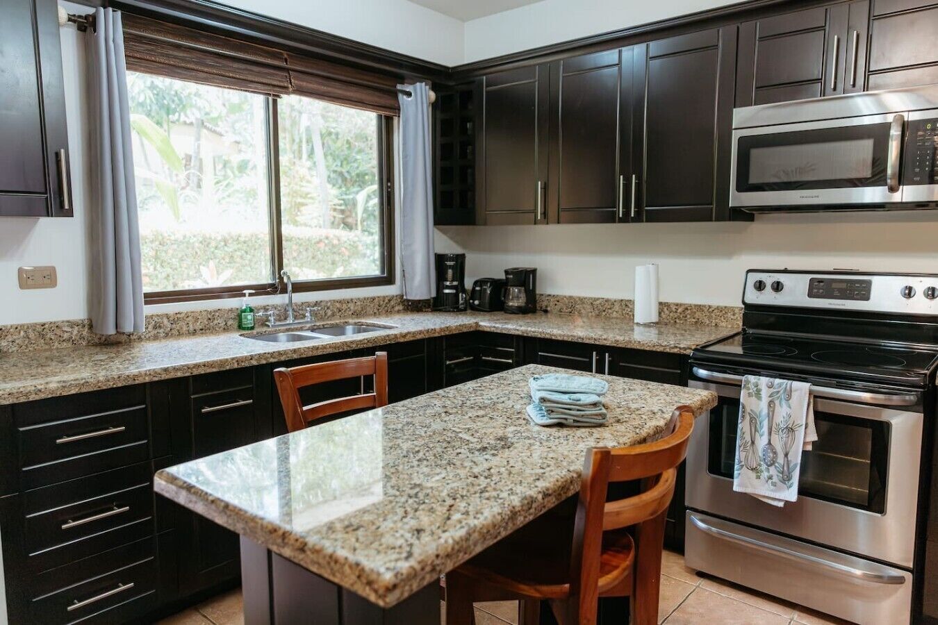 Fridge, microwave, coffee/tea maker, cookware/dishes/utensils