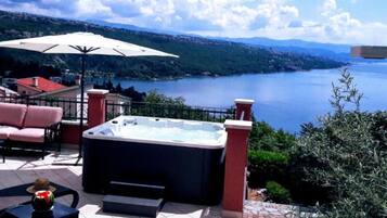 Appartement (Three bedroom Apartment) | Piscine extérieure