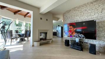 公寓 (Three bedroom Apartment) | 客廳