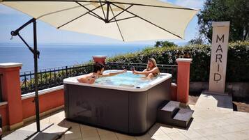 Apartment (Three bedroom Apartment) | Outdoor pool