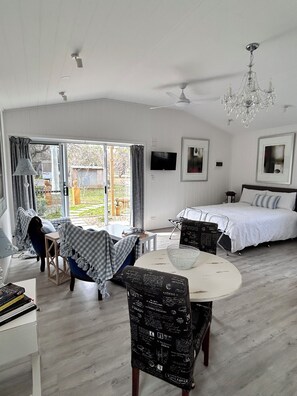 1 chambre, fer et planche à repasser, Wi-Fi, literie fournie