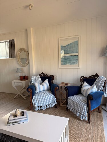 Hamptons style, studio retreat with light continental breakfast included