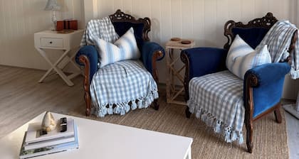 Hamptons style, studio retreat with light continental breakfast included