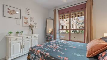 1 slaapkamer, een strijkplank/strijkijzer, wifi, beddengoed