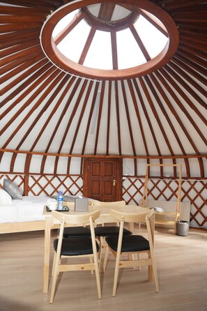 Chalet traditionnel, vue sur la montagne | Coffre-fort pour ordinateur portable, bureau