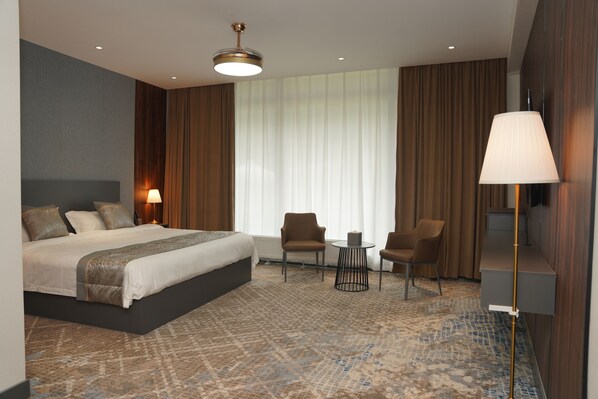 In-room safe, desk, laptop workspace, soundproofing