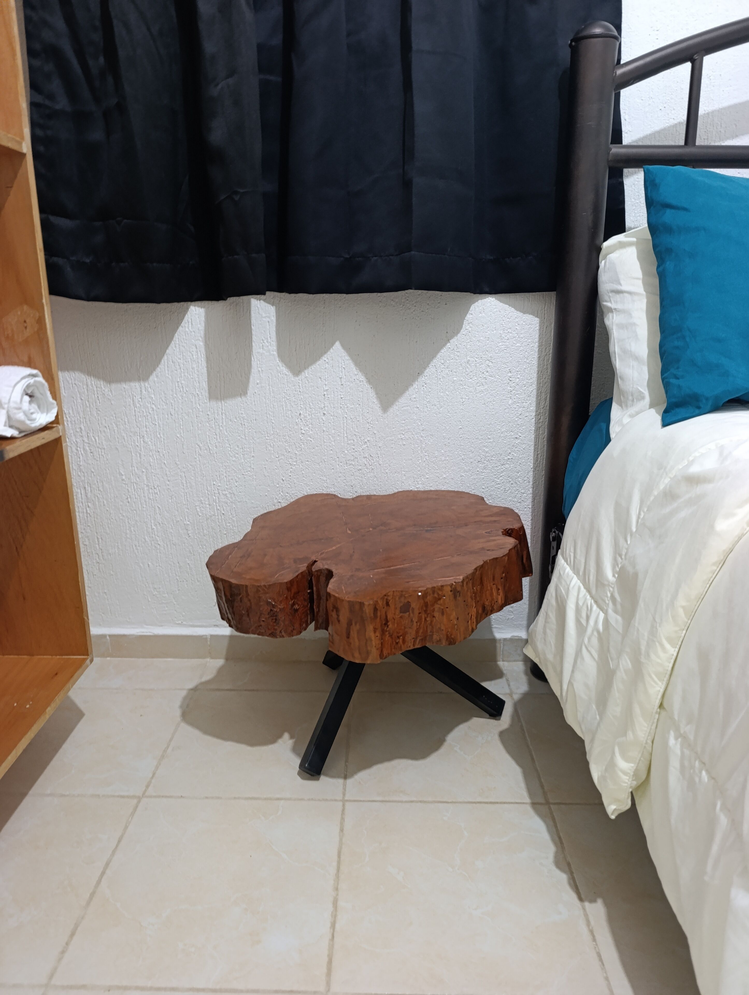 1 dormitori, planxa i posts de planxar, wifi i roba de llit 