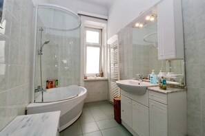 Douche, séchoir à cheveux