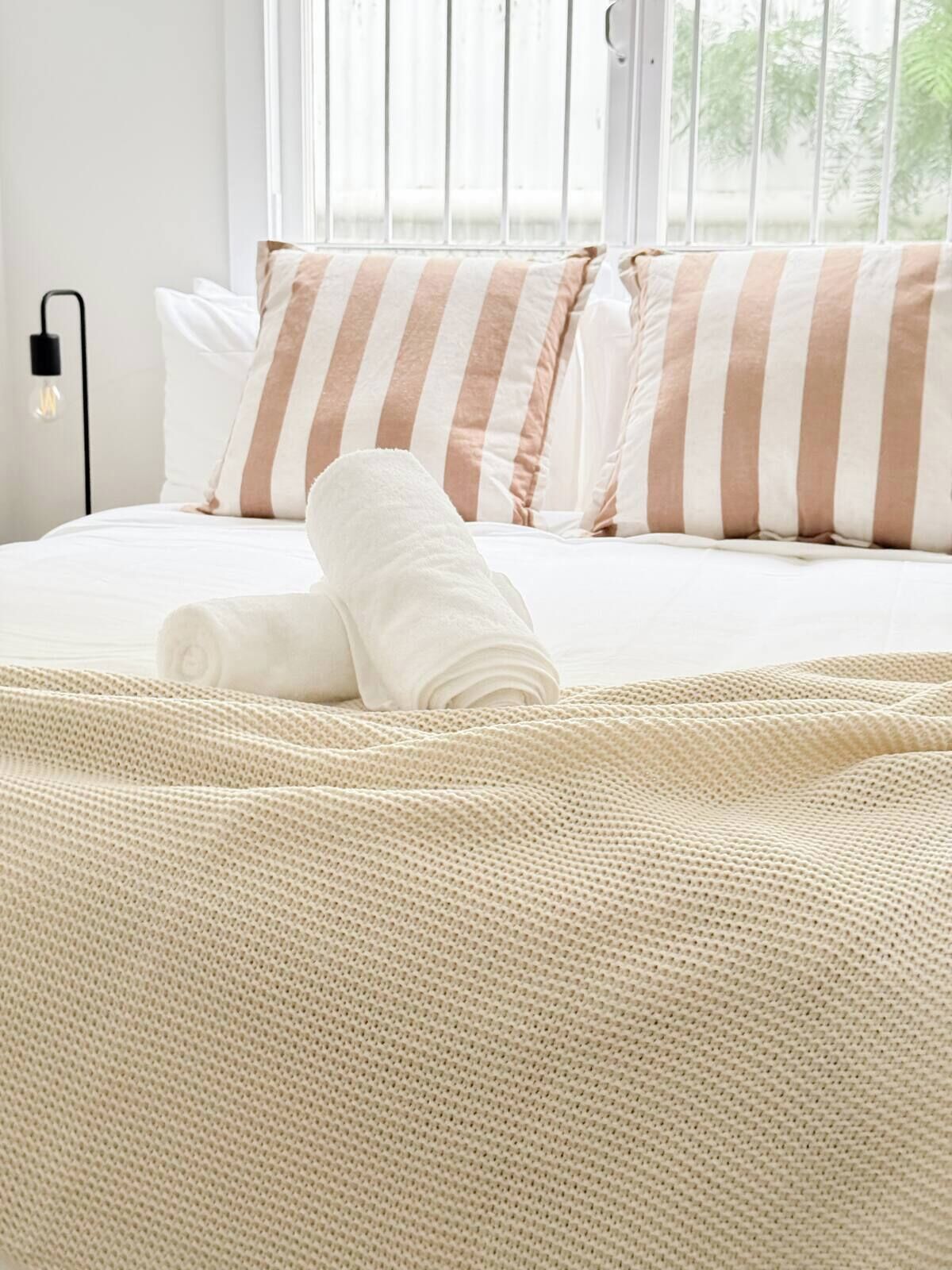 2 habitaciones, tabla de planchar con plancha, wifi y ropa de cama 