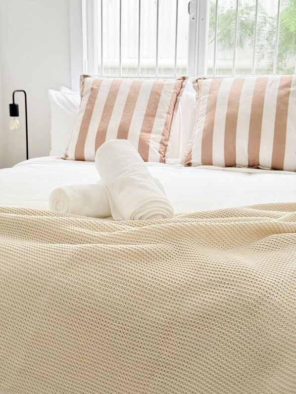 2 bedrooms, iron/ironing board, WiFi, bed sheets