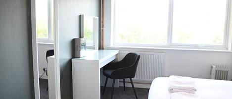 3 bedrooms, iron/ironing board, Internet