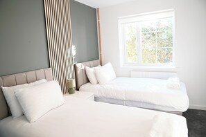 3 Schlafzimmer, Schreibtisch, Bügeleisen/Bügelbrett, kostenloses WLAN