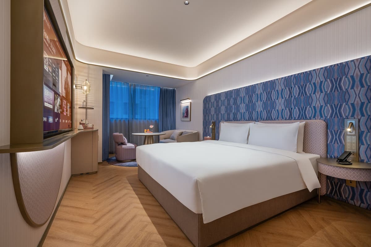 ستائر تعتيم ومكواة/لوح كي وواي فاي مجانًا