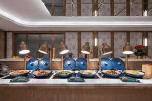 Café da manhã com buffet todos os dias (CNY 68 por pessoa) 