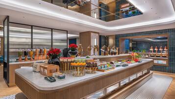 Se ofrece un desayuno bufé (68 CNY por persona)