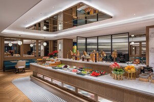 Tägliches Frühstücksbuffet gegen Gebühr