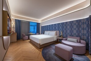 Kamar Bisnis | Selimut bulu angsa, minibar gratis, dan tirai kedap cahaya