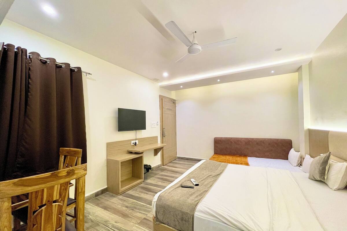 Desk, laptop workspace, free WiFi, bed sheets