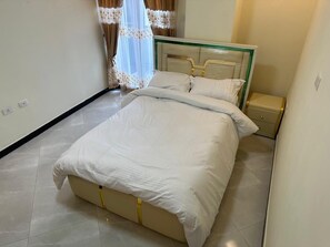 3 多间卧室、熨斗/熨衣板、WiFi、床单