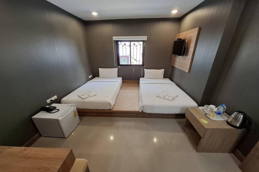 Spacious Twin Escape | Deluxe Comfort For Two - Bangkok