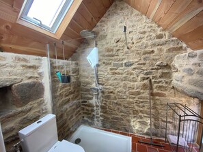 Shower, towels, soap, toilet paper - Renovated house by the sea for 6 or 7 people (audierne)